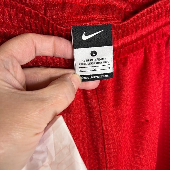 D19.13 Nike Better World Red Basketball Shorts Large - Picture 5 of 6